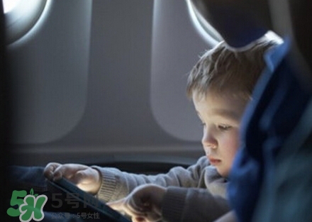 一个月的宝宝怎么买飞机票,两周岁宝宝坐飞机需要买票吗 一个月的宝宝怎么买飞机票,两周岁宝宝坐飞机需要买票吗