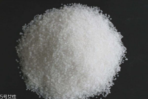 盐水泡脚能消肿吗(孕妇水肿用盐水泡脚能消肿吗)