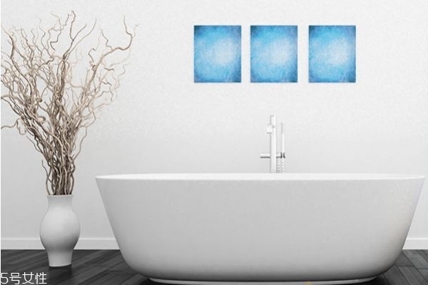 浴缸什么材质好(浴缸什么材质好,很多人都选错了)