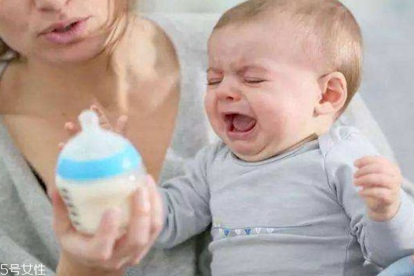 牛奶过敏和乳糖不耐受的区别(牛奶过敏和乳糖不耐受区别)