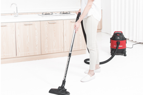 吸尘器可以吸灰尘吗(吸尘器可以吸家具灰尘吗)