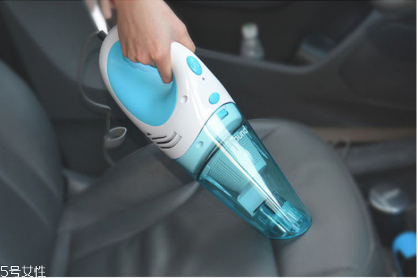 使用汽车吸尘器的注意事项(车载吸尘器的使用方法和注意事项)