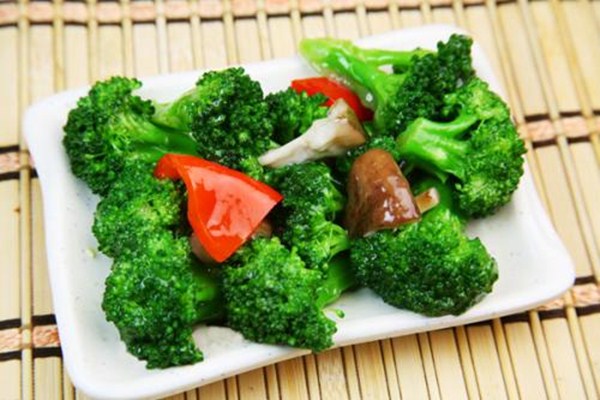 水煮西兰花热量有多少(水煮西兰花热量是多少)