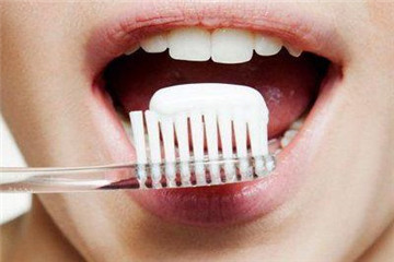 什么食物导致牙齿发黄(吃什么会导致牙齿变黄) 什么食物导致牙齿发黄(吃什么会导致牙齿变黄)