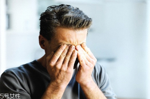 洗眼液对眼睛好不好(洗眼液对眼睛好不好?可以天天用吗)