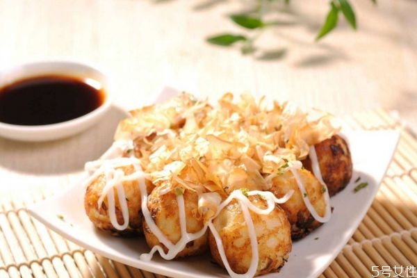 章鱼烧的由来是怎么样的呢(章鱼烧的历史)