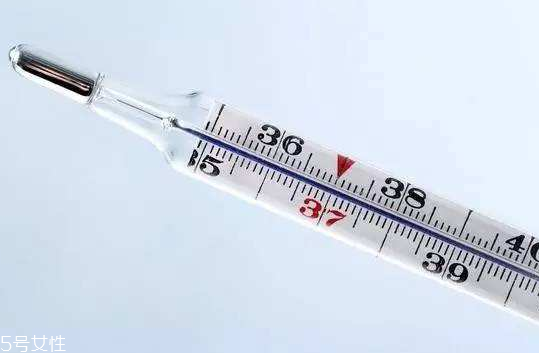 发烧能用冰敷吗(发烧能用冰敷吗)