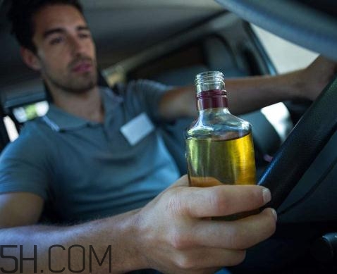 喝酒胃出血是什么症状,喝酒胃出血是怎么回事