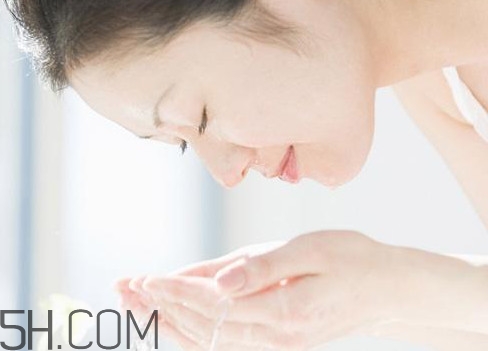 冬天热水洗脸好还是凉水,冬季用热水洗脸还是冷水