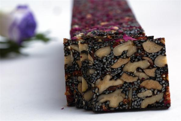 阿胶糕空腹能吃吗(阿胶糕空腹能吃吗)