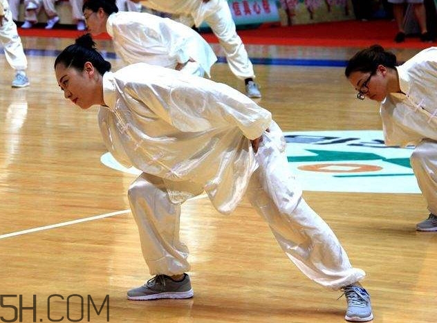 八段锦气功,八段锦是气功吗?会走火入魔吗