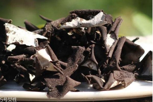 吃石耳的适宜人群有什么呢(吃石耳有什么好处)