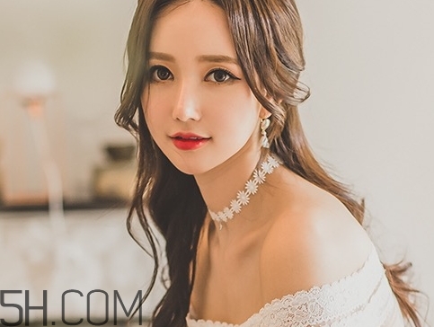 女人下面长痘是什么原因,女生下面有痘痘怎么回事