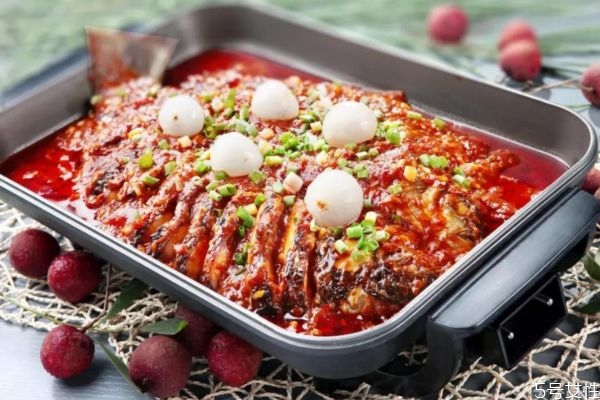 烤鱼应该选择什么鱼呢(烤鱼一般选择什么鱼)
