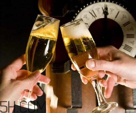 喝酒对高血糖有影响吗,喝酒对血糖高有没有影响 喝酒对高血糖有影响吗,喝酒对血糖高有没有影响