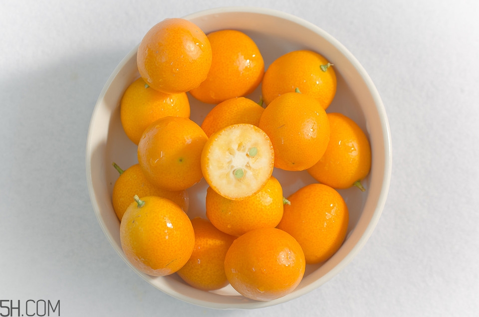 金桔和牛奶一起吃了怎么办,金桔和牛奶能同食吗?