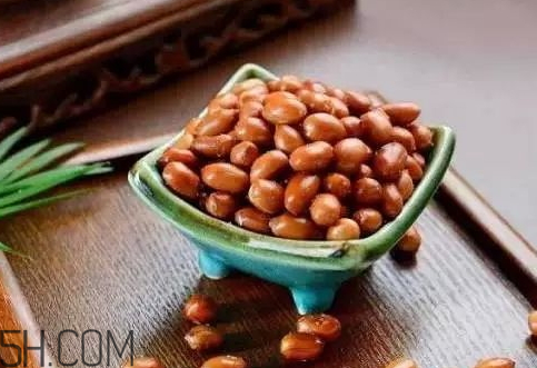 炸花生米为什么要冷油下锅,炸花生米要冷油下锅还是热油 炸花生米为什么要冷油下锅,炸花生米要冷油下锅还是热油