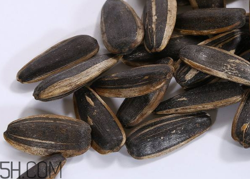 瓜子放了一年能吃吗,瓜子放多久不能吃