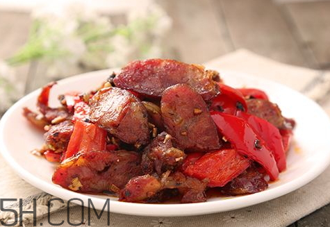 腊肠和土豆能一起吃吗,土豆和腊肠可以一起吃吗