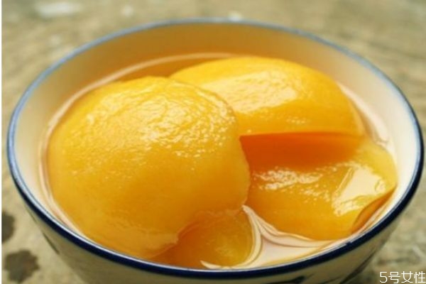 黄桃罐头的热量有多少呢(一个黄桃罐头的热量多少)