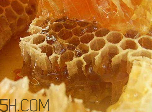 蜂胶泡酒一次可以喝多少酒啊,蜂胶酒泡多长时间才可以喝 蜂胶泡酒一次可以喝多少酒啊,蜂胶酒泡多长时间才可以喝