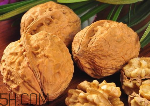 多少斤核桃可以榨一斤油,核桃仁能榨多少核桃油 多少斤核桃可以榨一斤油,核桃仁能榨多少核桃油