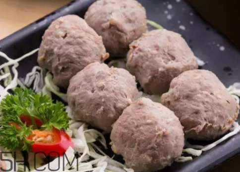 一个牛肉丸的热量是多少大卡,一个牛肉丸的热量