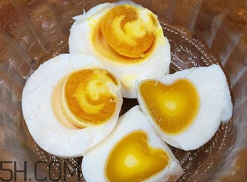 咸鸡蛋为什么会臭,咸鸡蛋臭了