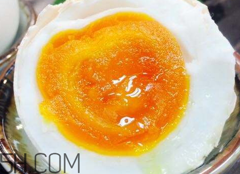 腌鹅蛋放多久就不能吃了,腌鹅蛋放多久