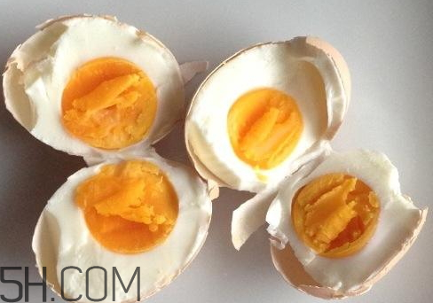 腌鸡蛋的用盐比例,腌鸡蛋和盐的比例是多少