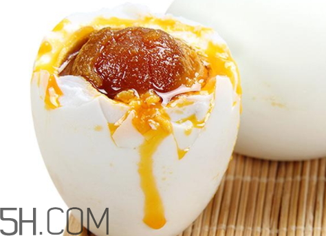 咸鸭蛋腌制方法视频,腌制咸鸭蛋的最佳方法