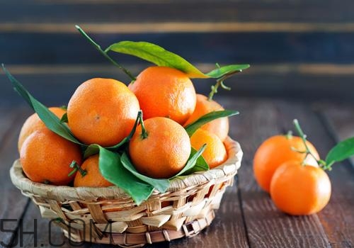 冬天来月经能吃橘子吗,冬天来月经吃了橘子会怎样 冬天来月经能吃橘子吗,冬天来月经吃了橘子会怎样