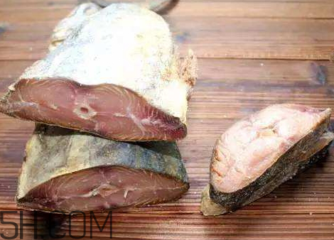 咸鱼臭了怎么去除臭味,咸鱼发臭是变质了吗