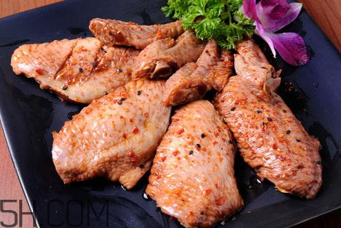 腌鸡翅是冷藏还是冷冻,腌制好的鸡翅放在冷藏还是冷冻