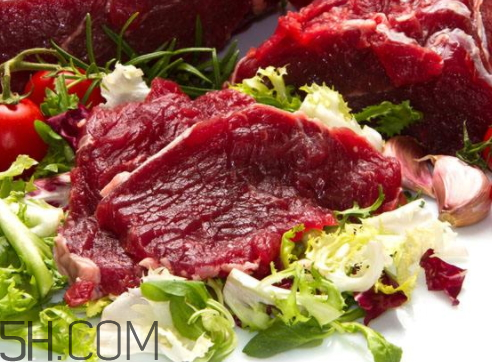 牛肉发粘怎么回事像一层膜似的,牛肉发粘怎么回事