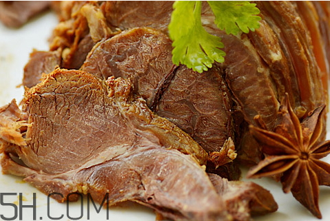 怎样卤牛肉不散窍门,怎样卤牛肉又香又好吃又不散 怎样卤牛肉不散窍门,怎样卤牛肉又香又好吃又不散