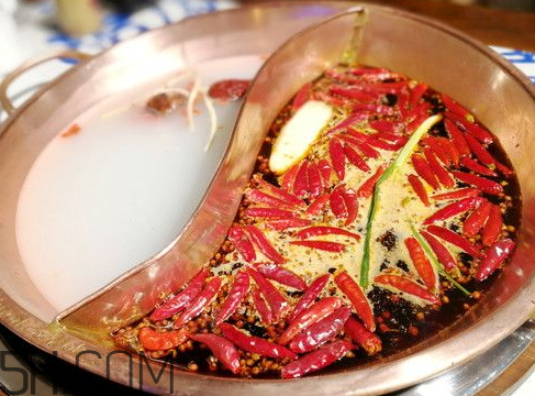 三鲜鸳鸯锅是什么意思,鸳鸯锅是哪两种口味