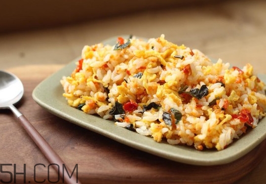 蛋炒饭经常吃有害吗,蛋炒饭吃多了对身体有没有坏处