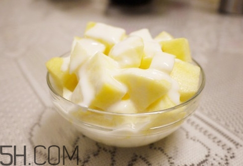 婴儿苹果泥几个月可以吃,几个月宝宝能吃苹果泥