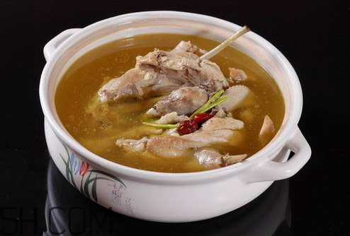 鸽子汤的功效和作用及营养价值,鸽子汤的功效和作用能补肾壮阳 鸽子汤的功效和作用及营养价值,鸽子汤的功效和作用能补肾壮阳