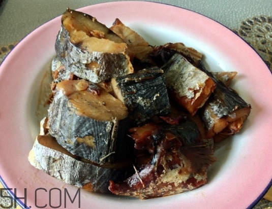 咸鱼怎么做好吃又简单的方法,咸鱼怎么做好吃 红烧