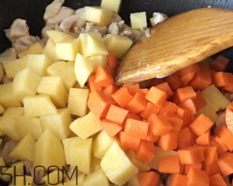 红萝卜炒土豆的做法,红萝卜炒土豆的做法窍门