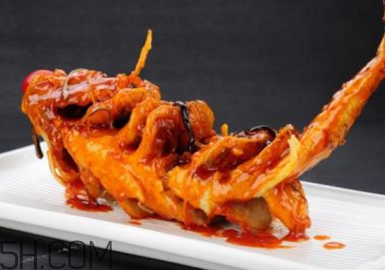 松鼠鱼是糖醋鱼吗,糖醋松鼠鱼用什么鱼