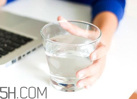 早上起来喝什么水最好减肥,早上喝什么水可以减肥效果最好 早上起来喝什么水最好减肥,早上喝什么水可以减肥效果最好