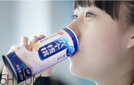 养元六个核桃的功效和作用,六个核桃的功效和作用牛奶好还是六个核桃 养元六个核桃的功效和作用,六个核桃的功效和作用牛奶好还是六个核桃