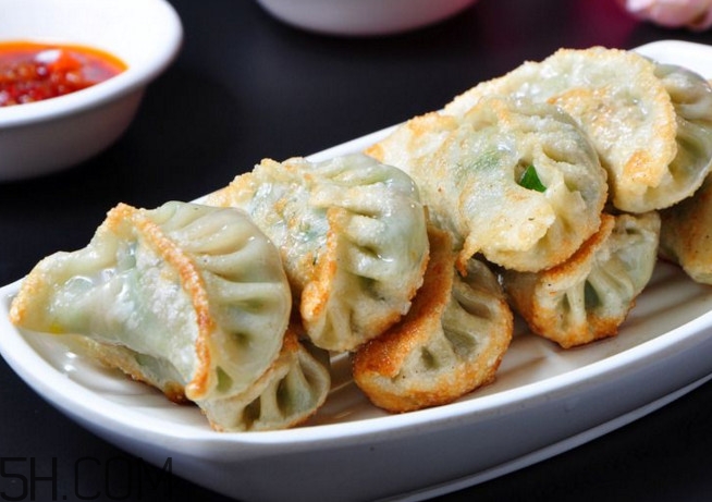 煎饺和锅贴有什么区别,饺子和锅贴的区别