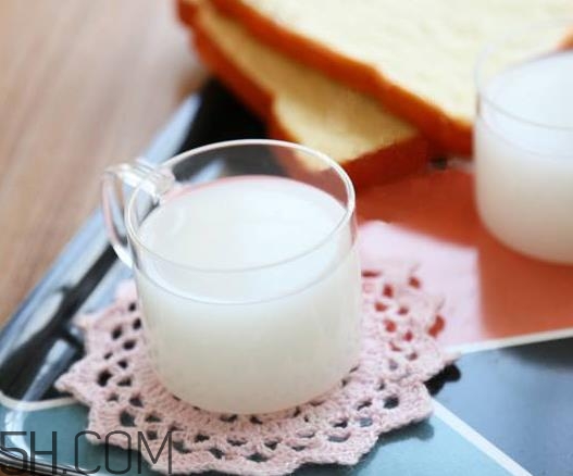 可尔必思有酒精吗,可尔必思解酒吗