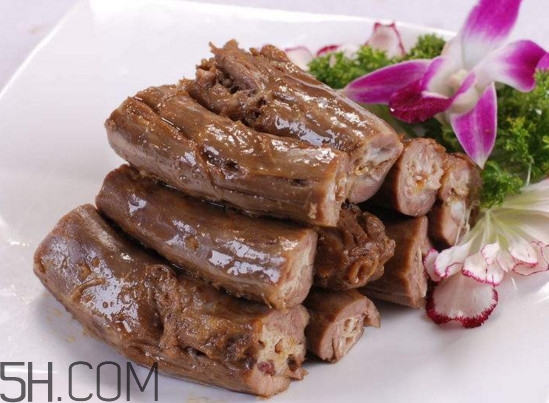 绝味鸭脖和纯味鸭脖的区别,纯味鸭脖和绝味鸭脖