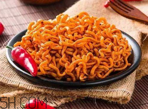 火鸡面不能和什么一起吃,火鸡面和鸡蛋能一起吃吗