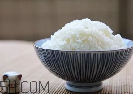 做饭放什么比较香,什么米煮饭好吃又香 做饭放什么比较香,什么米煮饭好吃又香